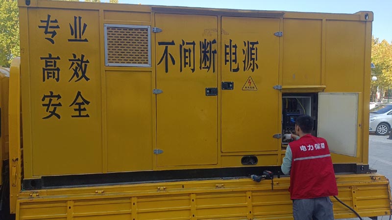 天镇柴油发电机组和UPS电源配合使用时，如何避免切换过程中的电力中断？
